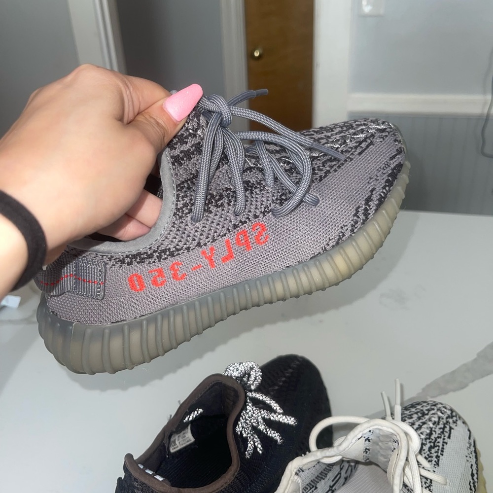 YEEZY 350 BELUGA SIZE 4